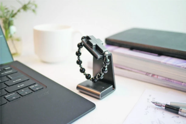 ŠTA BOLJE ŠTITI - BROJANICA, ILI CRVEN KONAC? Veroučiteljka otkrila večitu DILEMU! (VIDEO)