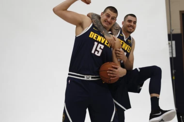 (VIDEO) DA LI JE JOKIĆ TU UMEŠAO PRSTE? Novi timski pozdrav Denvera - One, two, three...OPA!