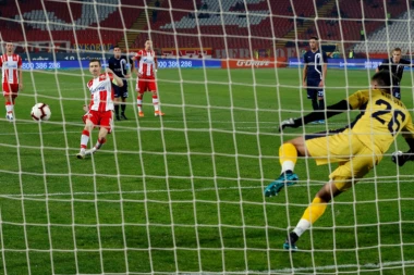 (VIDEO) Ponovo će biti bure: Rodić simulirao, sudija dosudio penal za Zvezdu!