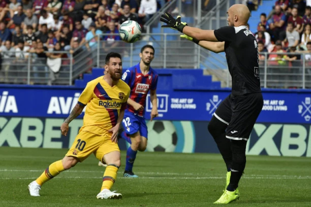 NEVEROVATNO: Srpski golmani u visokom društvu, MESI NAŠE ČUVARE MREŽA ČASTIO PIVOM!