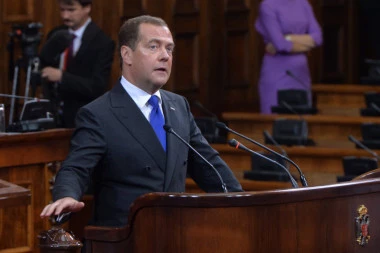 MEDVEDEV SASUO PALJBU: Što manji, to gluplji - lovićemo briselske evrodegenerike!