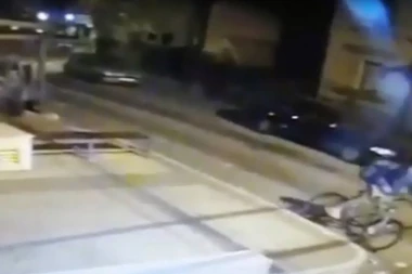 (VIDEO) POMOZIMO ALEKSANDRU DA PRONAĐE BICIKL: Lopov mrtav ladan prišao i odvezao dvotočkaš naočigled njegovih prijatelja