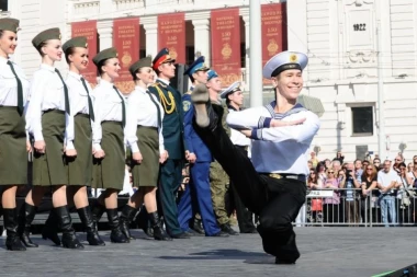 VELIČANSTVENO! Aleksandrov na Trgu Republike u čast oslobođenja Beograda
