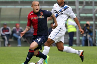 (VIDEO) Ljudi moji, pa je li to moguće: Spektakularan pogodak Naingolana!