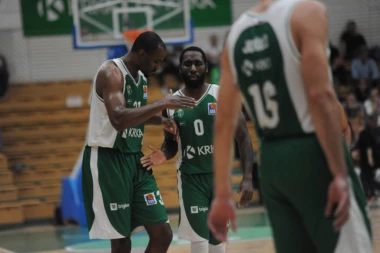 Trojke Krke pljuštale, Zvezda šokantno izgubila u Novom Mestu!