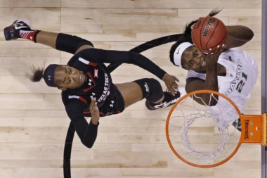 (FOTO) Bomba pod košem: Kalani Braun je svojim izgledom zapalila američku košarku!