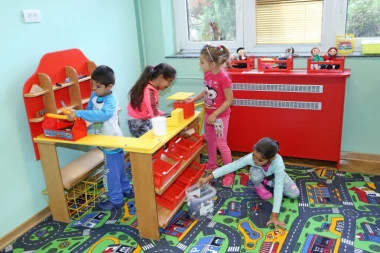 Deca se vraćaju u vrtiće i neće biti testirana na koronavirus, ali roditelji moraju da poštuju OVU proceduru i nabave potvrdu od pedijatra