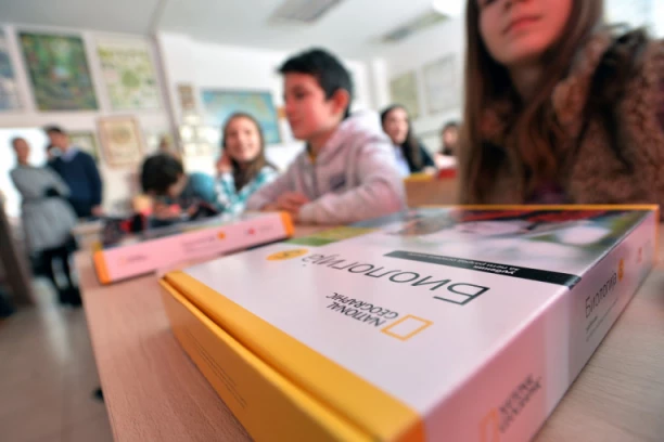 ČAK 7.600 ĐAKA IZ SRBIJE UČESTVOVALO U PISA TESTIRANJU: Evo šta su pokazali prvi rezultati - Ove tri oblasti su kritične!