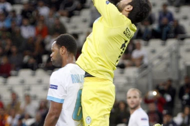 (VIDEO) Samo u Turskoj: Golman dobio crveni za 17 sekundi!