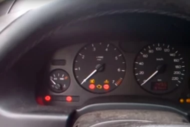Ukoliko se upali ova lampica na kontrolnoj tabli, odmah zaustavite auto jer je vozilo u velikom problemu
