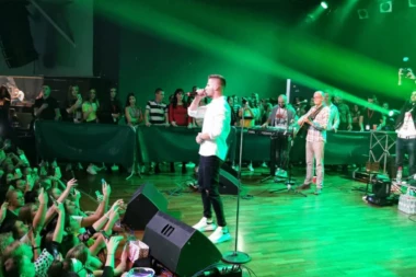 Dokazali da su najpopularniji bend u regionu: Lapsus bend zapevali pred armijom fanova u Sarajevu!