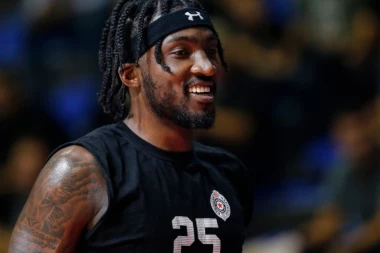 (VIDEO) LUDA ZABAVA NA TRENINGU PARTIZANA: Mekintajer "polomio" Tomasa, a onda je Angola dodatno začinio stvari!