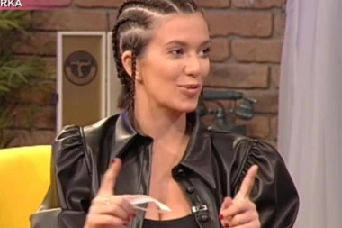 Obrukala se za sve pare! Kija pukla na američkoj turneji: Na nastupu skupljala bakšiš sa poda!