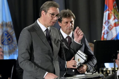 OBRNI, OKRENI - VUČIĆ JE UVEK KRIV! Fabrikovanje laži se nastavlja: Opozicija po svaku cenu predsedniku montira "Jovanjicu"!