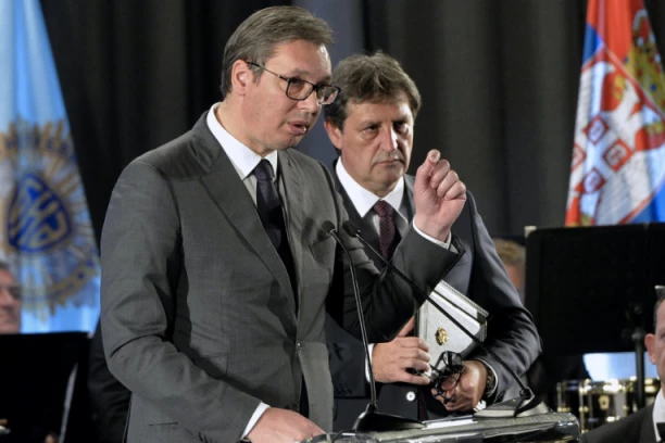 OBRNI, OKRENI - VUČIĆ JE UVEK KRIV! Fabrikovanje laži se nastavlja: Opozicija po svaku cenu predsedniku montira "Jovanjicu"!