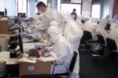 Ludilo mozga! Članovi CIK u zaštitnim odelima proveravaju glasove iz Srbije