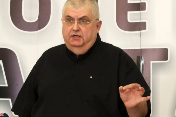 MAĐARSKI SEPARATISTA ČANAK NAPAO PATRIJARHA: Veroučitelje nazvao NEOBRAZOVANIM, a crkvi poručio da PLATI POREZ!