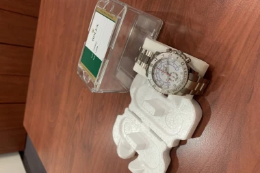 (FOTO) Beograđanka pokušala da prođe kontrolu sa "roleksom" vrednim 42.500 €!