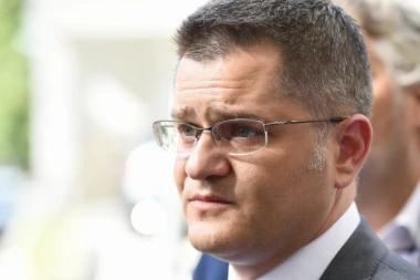 (FOTO, VIDEO) JEREMIĆ JE*AO MAJKU SRBIJI, SAD MU DRAŽI ĐETIĆI: Lider Narodne stranke u Crnoj Gori dogovara rušenje vlasti u Srbiji!