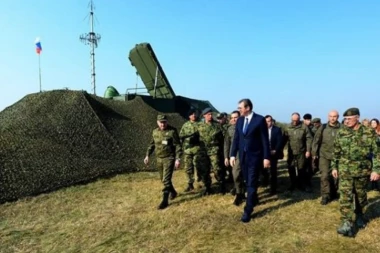 (FOTO) VUČIĆ OBIŠAO S-400 U BATAJNICI: Ovako nešto nisam video, čini se da je bajka!
