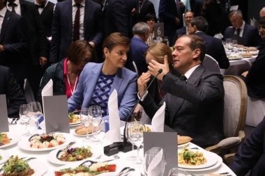 (FOTO) Brnabićeva i Medvedev na radnom ručku u Skolkovu