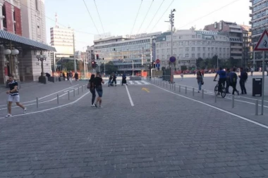 Divljaci su mesecima čupali znakove i sabotirali radove na Trgu! Danas će uz decu, bicikliste i oldtajmere krenuti saobraćaj u ovom delu grada