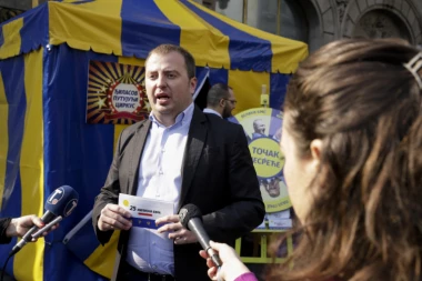 SNS ismejava Đilasa: Performans "Putujući cirkus" i točak nesreće koji ukazuje na afere