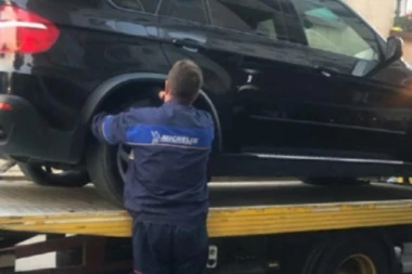 (FOTO) Neko joj se sveti! Našoj pevačici isekli gume: Je*aću im sve po spisku!