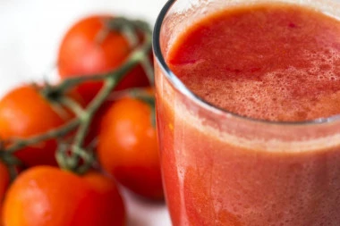 Spremite kuvani paradajz po receptu naših baka: Vrhunski ukus bez trunke konzervansa!