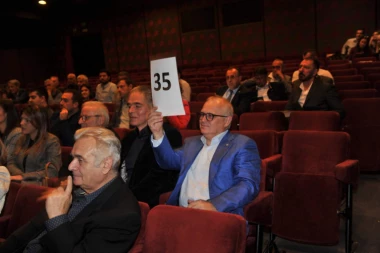 Aukcijom slika iz knjige Gorana Vesića do više od četiri miliona u humanitarne svrhe