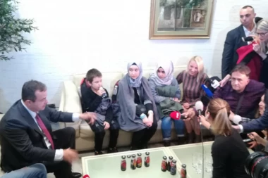 (VIDEO) Ponovo u zagrljaju svoje majke! Dirljiv susret Slavice sa decom uz suze i osmeh