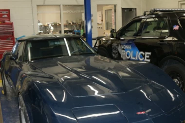 Policija pronašla ukradeni automobil posle četiri decenije, a vlasnika nigde?!