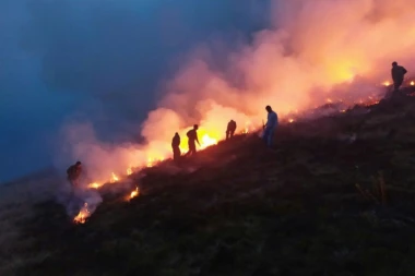 Vojska Srbije pomaže u gašenju požara u opštini Trgovište