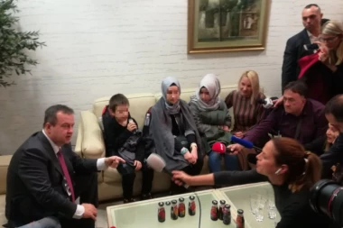 (FOTO) Lica sreće! Slavica objavila prvu zajedničku fotografiju sa decom u Beogradu - osmeh govori više od svake reči