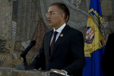 (VIDEO) STEFANOVIĆ SE JAVIO IZ KOMANDNO-OPERATIVNO CENTRA: Evo šta je poželeo svim kolegama za Badnje veče i Božić