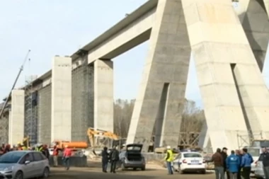 Braća ispala iz korpe i poginula: Detalji tragedije na gradilištu u Čortanovcima!
