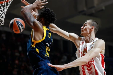 Crveno-beli izlečili rane drugom pobedom u Evroligi: Zvezda rafalnom paljbom uništila Jovićev Himki, Simanić predvodio!