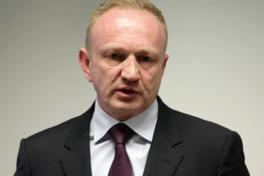 NEVIĐENO LICEMERJE DRAGANA ĐILASA I SARADNIKA: Brisali Tolbuhina i Ždanova, a sada brane Hrvate i Slovence