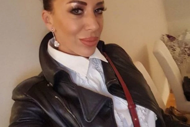 (FOTO) ROMANI JE DANAS NAJSREĆNIJI DAN U ŽIVOTU: Pevačica podelila radosne vesti, ČESTITKE PLJUŠTE SA SVIH STRANA!