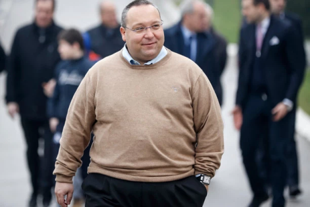 NA STUBU SRAMA: Oglasio se Pravni fakultet i OSUDIO Vuletića!