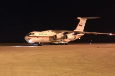 "Iljušin" počeo da gasi požar na Staroj planini