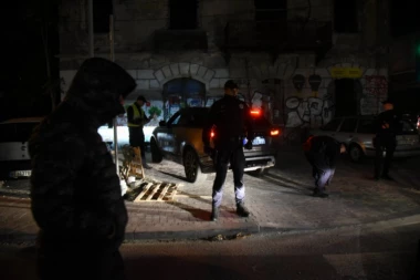 ČETVORICA MIGRANATA NAPALI MLADIĆA: Policiji pomogla devojka da ih identifikuju