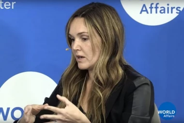 ZAŠTO UVEK STAJEM NA ŽUTO SVETLO: Bivša obaveštajka CIA otkrila TAJNE špijunske trikove i signale koje običan svet ne primećuje!