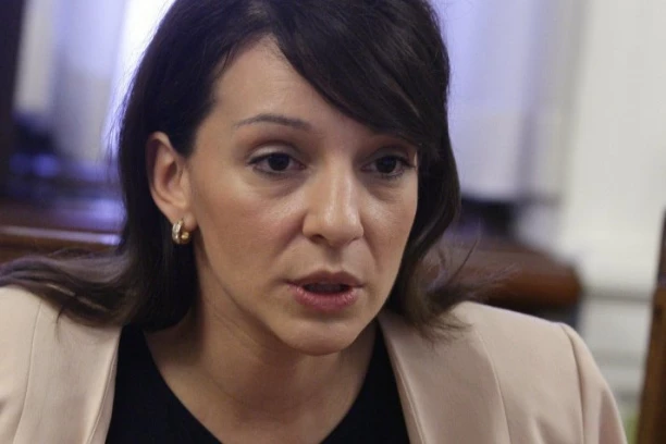 "Znali smo da MARINIKA laže, al' nismo znali da NE ZNA DA ČITA"