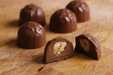 OSNOVNI RECEPT ZA DOMAĆE PRALINE: Trebaju vam samo 2 sastojka i dodaci po ukusu!