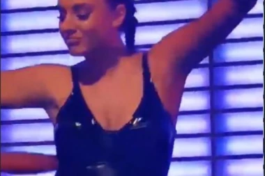 (VIDEO) Zapalila masu! Luna se*si stajlingom na nastupu dovela atmosferu do usijanja: Sevnula i guza!