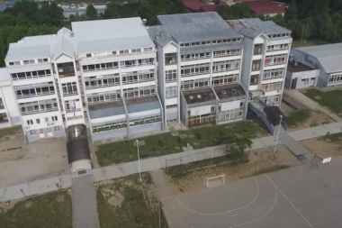 Detalji užasa u gimnaziji: Niko nije očekivao da će devojčica umreti, SVI SU U ŠOKU