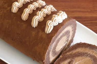 KEKS ROLAT SA KAFOM: Najjeftiniji kolač koji se TOPI u ustima