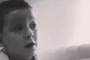 (VIDEO) LJUBAVNI JADI JEDNOG DEČAKA: Istopićete se kada vidite kakve on ima probleme sa simpatijom!