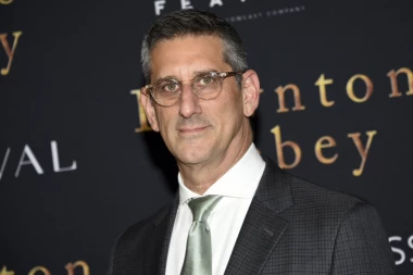 Gej-producent pljunuti Nole!